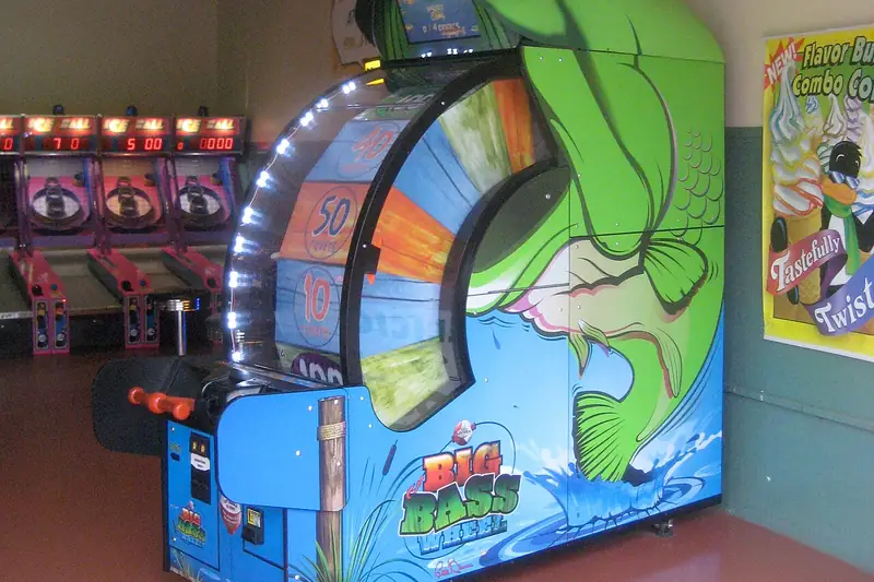 Fish-themed arcade wheel game with prize tickets